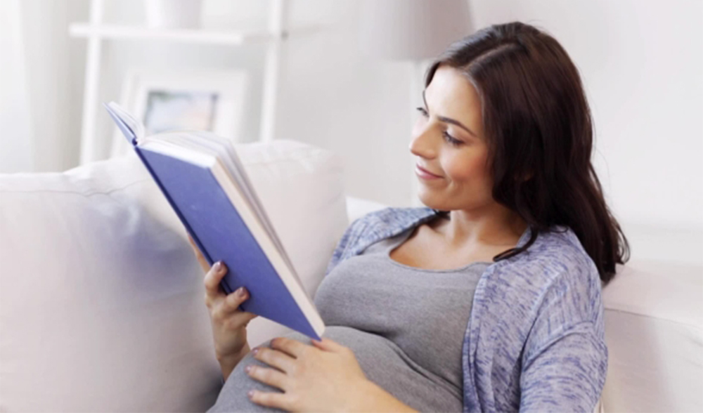 تاثیر کتاب خواندن در دوران بارداری